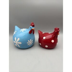 La Dolce Vita Hen House Ceramic Chickens Set of 2 Farmhouse Kitchen Decor